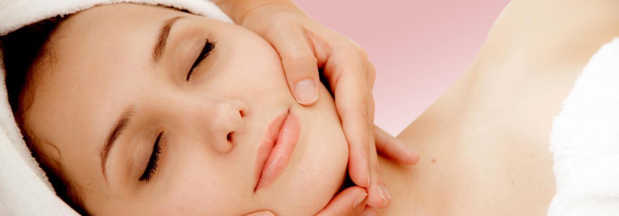 banner-med3 Frau wird massiert